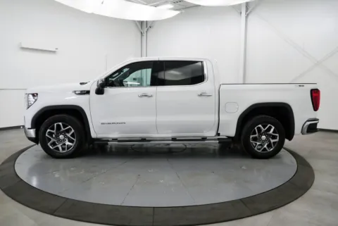More photos of 2022 GMC Sierra 1500 SLT at Chillicothe Truck, OH