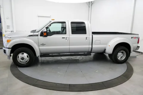 More photos of 2011 Ford F-450SD Lariat at Chillicothe Truck, OH