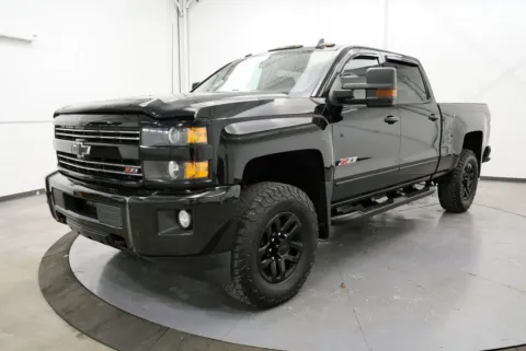 Another view of 2017 Chevrolet Silverado 2500HD LT for sale in Chillicothe, OH at Chillicothe Truck