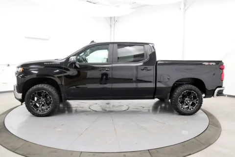 More photos of 2019 Chevrolet Silverado 1500 LT at Chillicothe Truck, OH