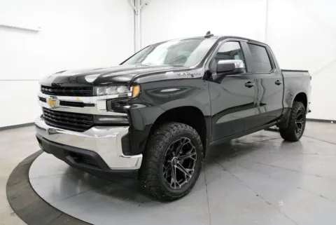 Another view of 2019 Chevrolet Silverado 1500 LT for sale in Chillicothe, OH at Chillicothe Truck