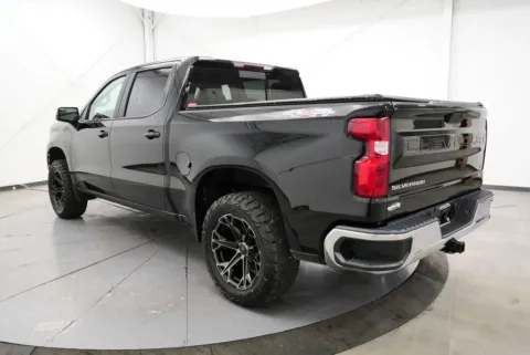 More photos of 2019 Chevrolet Silverado 1500 LT at Chillicothe Truck, OH