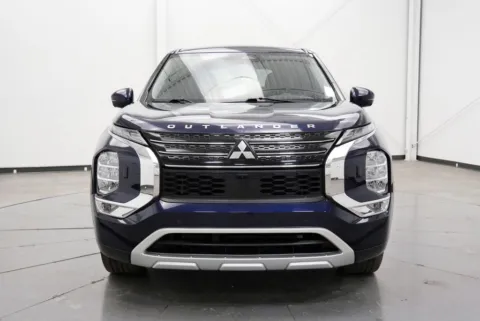 Photos of 2022 Mitsubishi Outlander for sale in Chillicothe, OH at Chillicothe Truck