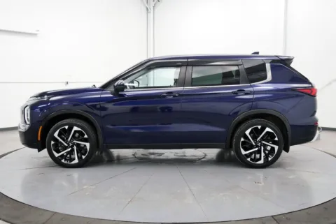 More photos of 2022 Mitsubishi Outlander at Chillicothe Truck, OH