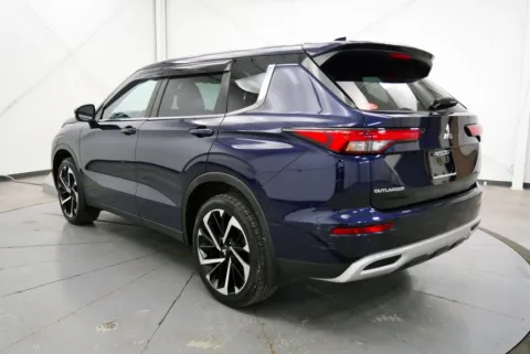 More photos of 2022 Mitsubishi Outlander at Chillicothe Truck, OH