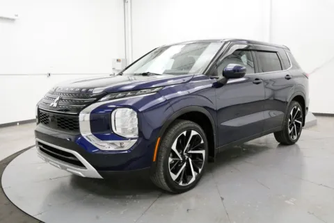 Another view of 2022 Mitsubishi Outlander for sale in Chillicothe, OH at Chillicothe Truck
