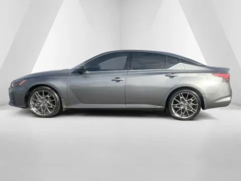 More photos of 2023 Nissan Altima 2.0 SR at Chillicothe Truck, OH