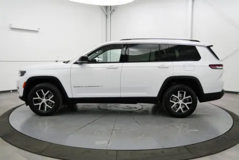 More photos of 2023 Jeep Grand Cherokee L Limited at Chillicothe Truck, OH
