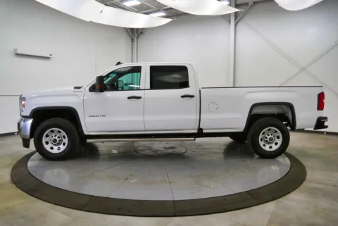 More photos of 2019 GMC Sierra 3500HD at Chillicothe Truck, OH