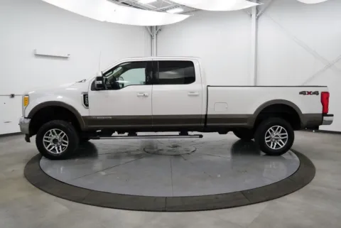 More photos of 2017 Ford F-250SD Lariat at Chillicothe Truck, OH