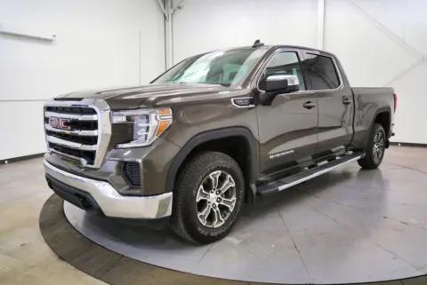 Another view of 2020 GMC Sierra 1500 SLE for sale in Chillicothe, OH at Chillicothe Truck