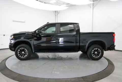 More photos of 2022 Chevrolet Silverado 1500 ZR2 at Chillicothe Truck, OH
