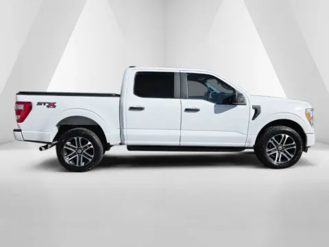 More photos of 2022 Ford F-150 XL at Chillicothe Truck, OH