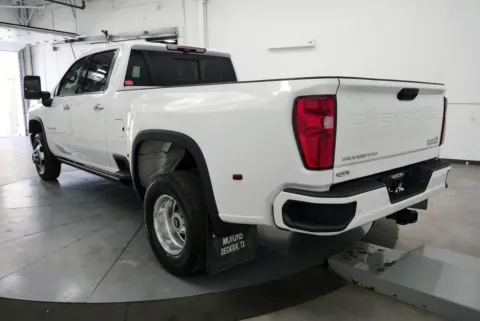 More photos of 2021 Chevrolet Silverado 3500HD High Country at Chillicothe Truck, OH