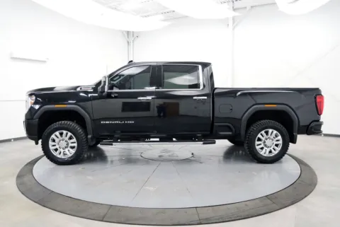 More photos of 2021 GMC Sierra 2500HD Denali at Chillicothe Truck, OH