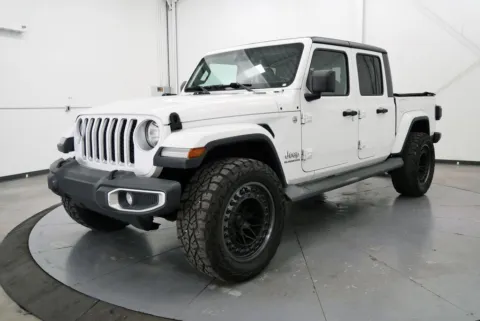 Another view of 2020 Jeep Gladiator Overland for sale in Chillicothe, OH at Chillicothe Truck