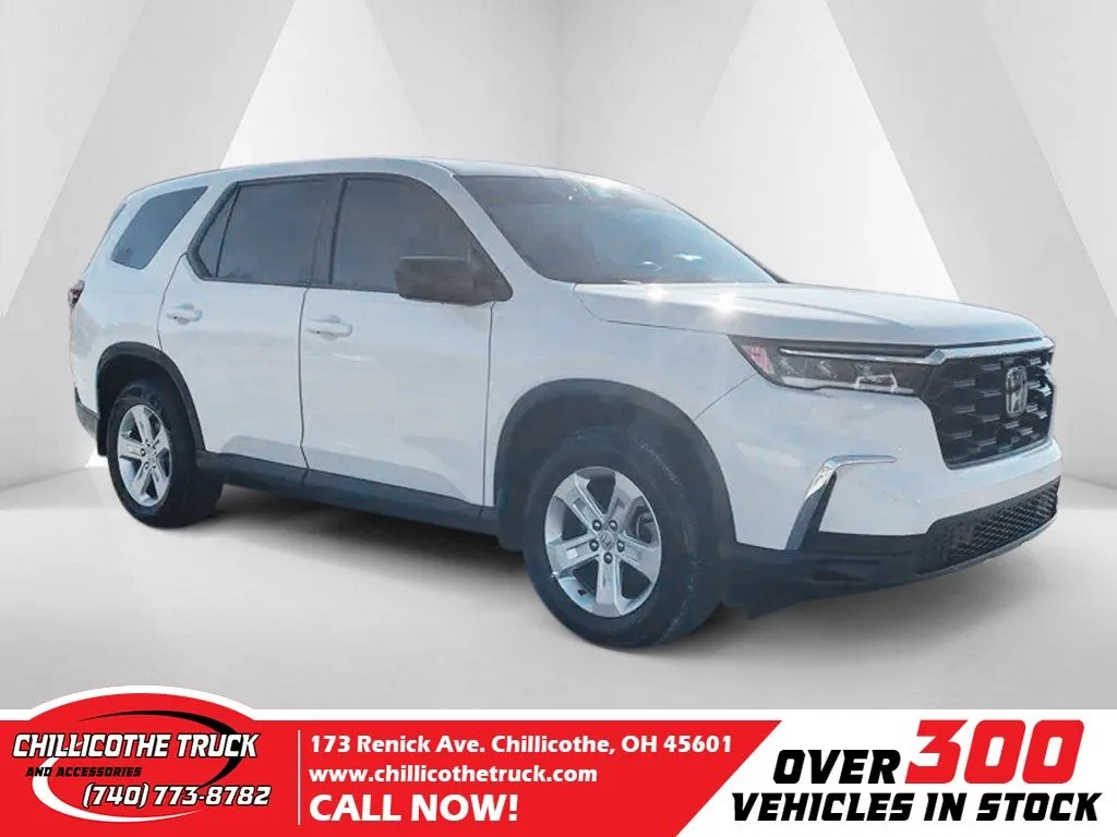 White 2023 Honda Pilot LX for sale in Chillicothe, OH