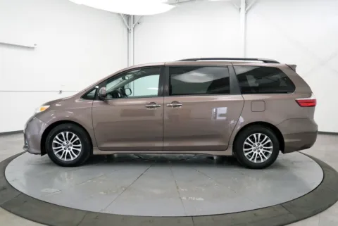 More photos of 2019 Toyota Sienna XLE at Chillicothe Truck, OH