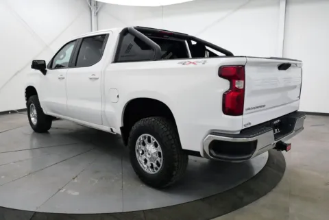 More photos of 2021 Chevrolet Silverado 1500 LT at Chillicothe Truck, OH