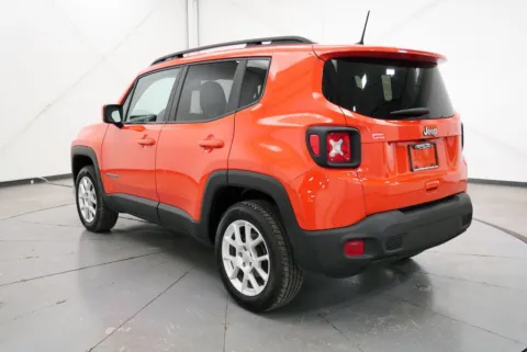More photos of 2021 Jeep Renegade Latitude at Chillicothe Truck, OH