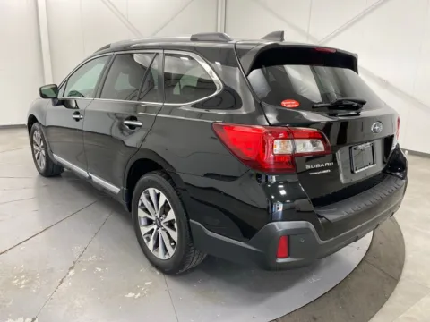 More photos of 2018 Subaru Outback 2.5i at Chillicothe Truck, OH