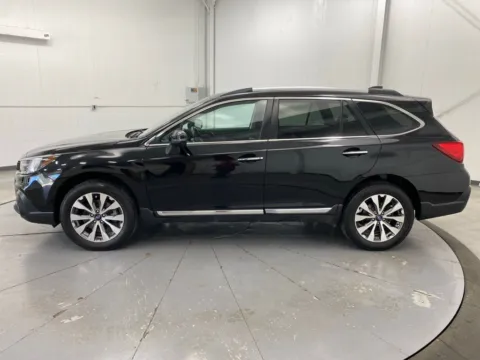 More photos of 2018 Subaru Outback 2.5i at Chillicothe Truck, OH