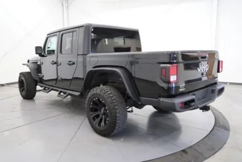 More photos of 2023 Jeep Gladiator Overland at Chillicothe Truck, OH