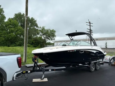 Photos of 2018 Chaparral 244 for sale in Chillicothe, OH at Chillicothe Truck