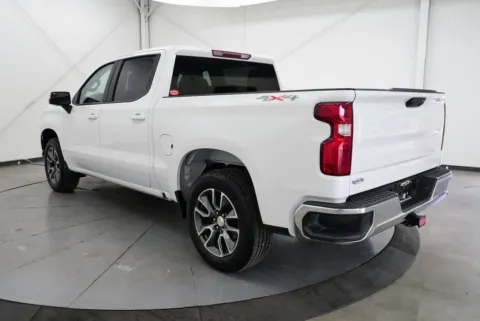 More photos of 2024 Chevrolet Silverado 1500 LT at Chillicothe Truck, OH