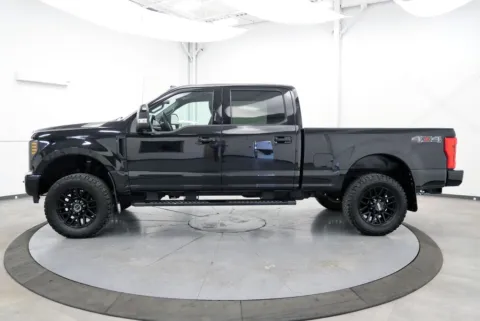 More photos of 2019 Ford F-350SD Lariat at Chillicothe Truck, OH