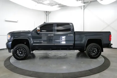 More photos of 2018 GMC Sierra 2500HD Denali at Chillicothe Truck, OH