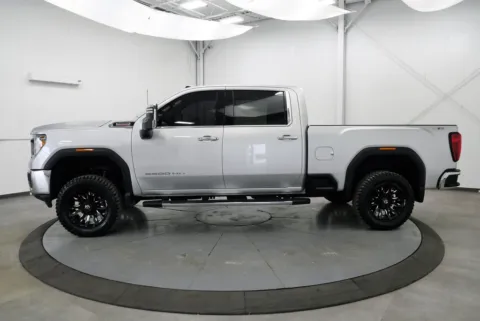 More photos of 2023 GMC Sierra 2500HD SLT at Chillicothe Truck, OH