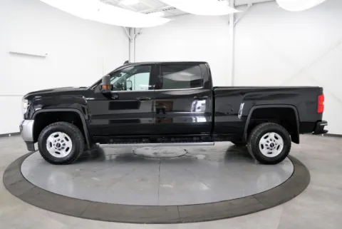 More photos of 2019 GMC Sierra 2500HD SLE at Chillicothe Truck, OH