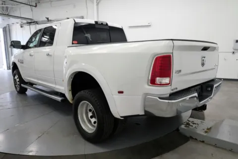 More photos of 2018 Ram 3500 Laramie at Chillicothe Truck, OH