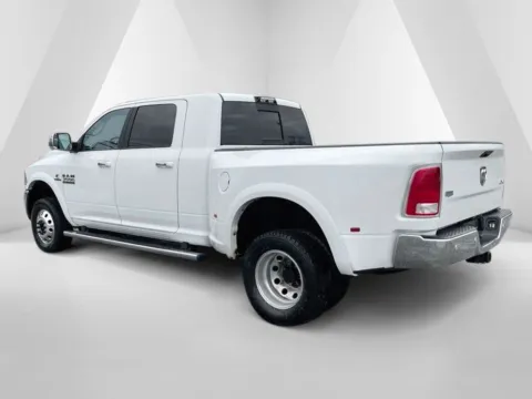 More photos of 2018 Ram 3500 Laramie at Chillicothe Truck, OH