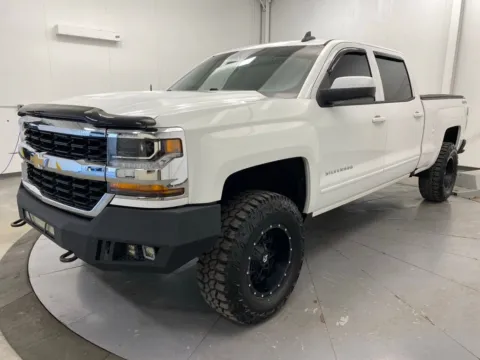 Another view of 2018 Chevrolet Silverado 1500 LT for sale in Chillicothe, OH at Chillicothe Truck