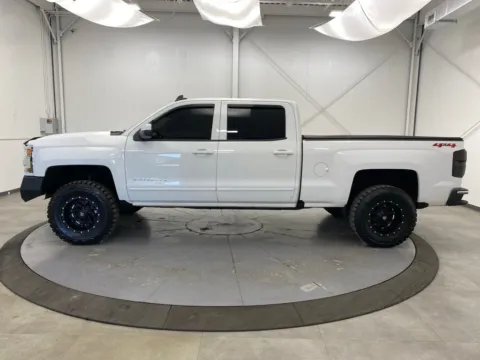 More photos of 2018 Chevrolet Silverado 1500 LT at Chillicothe Truck, OH