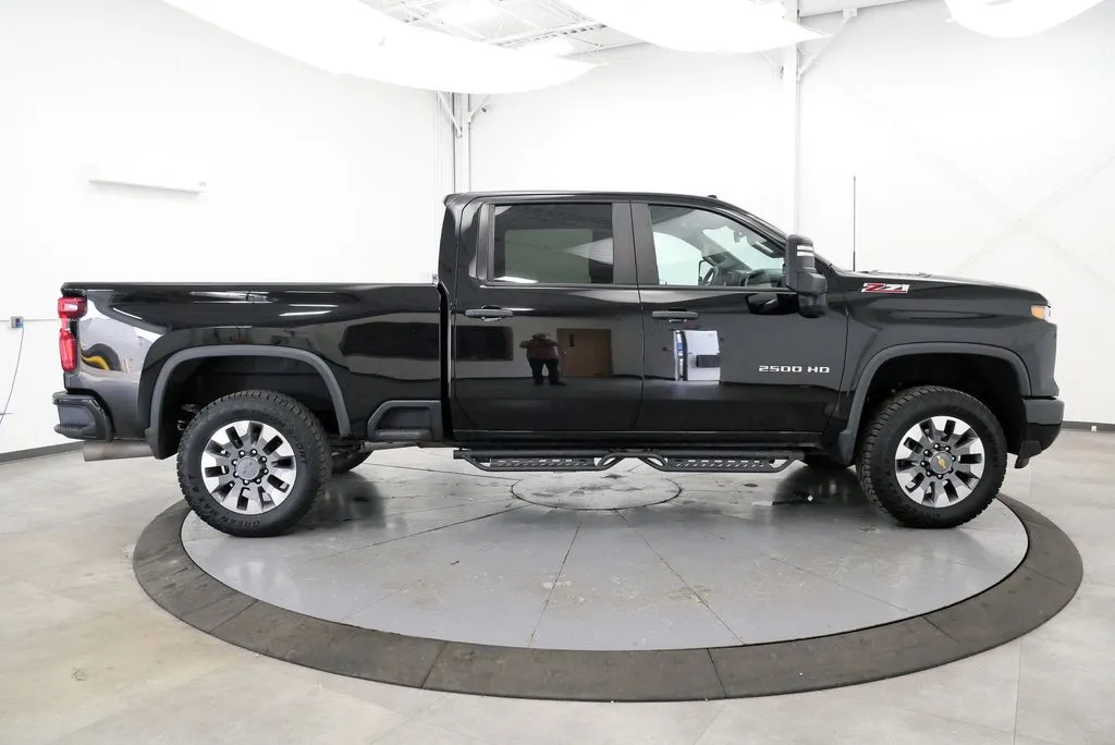 2024 Chevrolet Silverado 2500HD Custom - Photo 8
