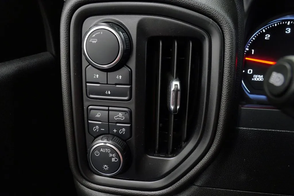 2024 Chevrolet Silverado 2500HD Custom - Photo 25