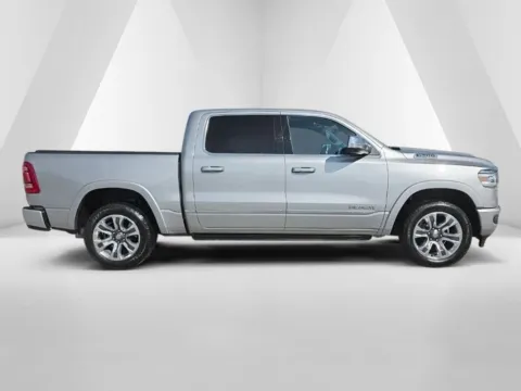 More photos of 2022 Ram 1500 Limited at Chillicothe Truck, OH