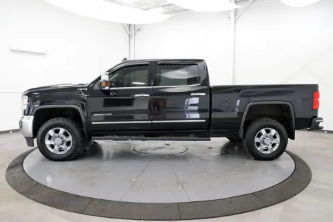 More photos of 2019 GMC Sierra 2500HD SLT at Chillicothe Truck, OH