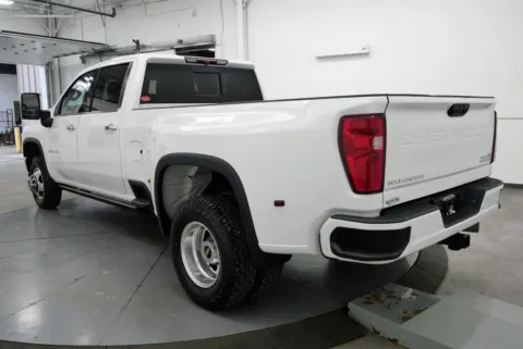 More photos of 2022 Chevrolet Silverado 3500HD High Country at Chillicothe Truck, OH