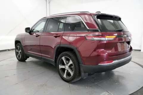 More photos of 2023 Jeep Grand Cherokee Limited at Chillicothe Truck, OH
