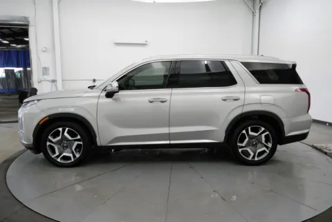 More photos of 2024 Hyundai Palisade Limited at Chillicothe Truck, OH