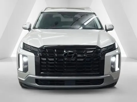 Photos of 2024 Hyundai Palisade Limited for sale in Chillicothe, OH at Chillicothe Truck