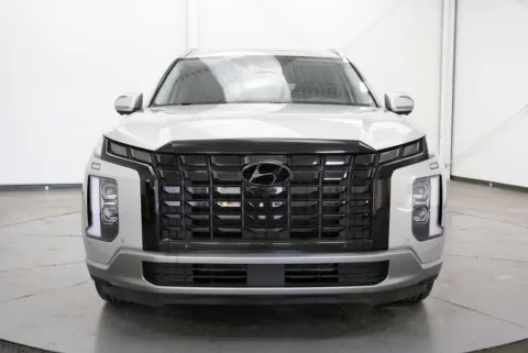 Photos of 2024 Hyundai Palisade Limited for sale in Chillicothe, OH at Chillicothe Truck