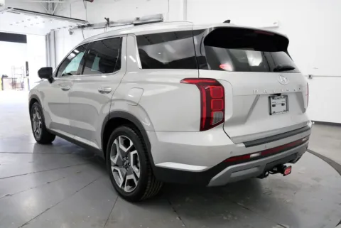 More photos of 2024 Hyundai Palisade Limited at Chillicothe Truck, OH