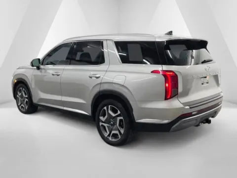 More photos of 2024 Hyundai Palisade Limited at Chillicothe Truck, OH