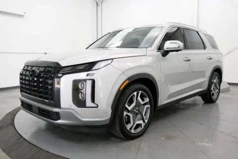 Another view of 2024 Hyundai Palisade Limited for sale in Chillicothe, OH at Chillicothe Truck