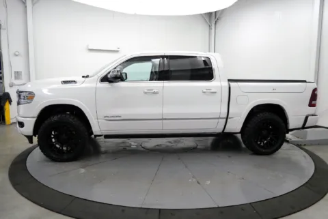 More photos of 2024 Ram 1500 Limited at Chillicothe Truck, OH